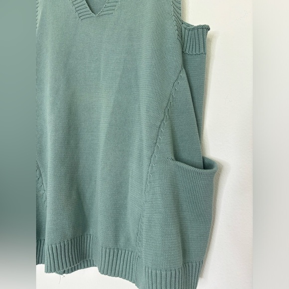Yesno teal neck sweater vest top w/ front side pockets no size tag fits M/L - Picture 3 of 7